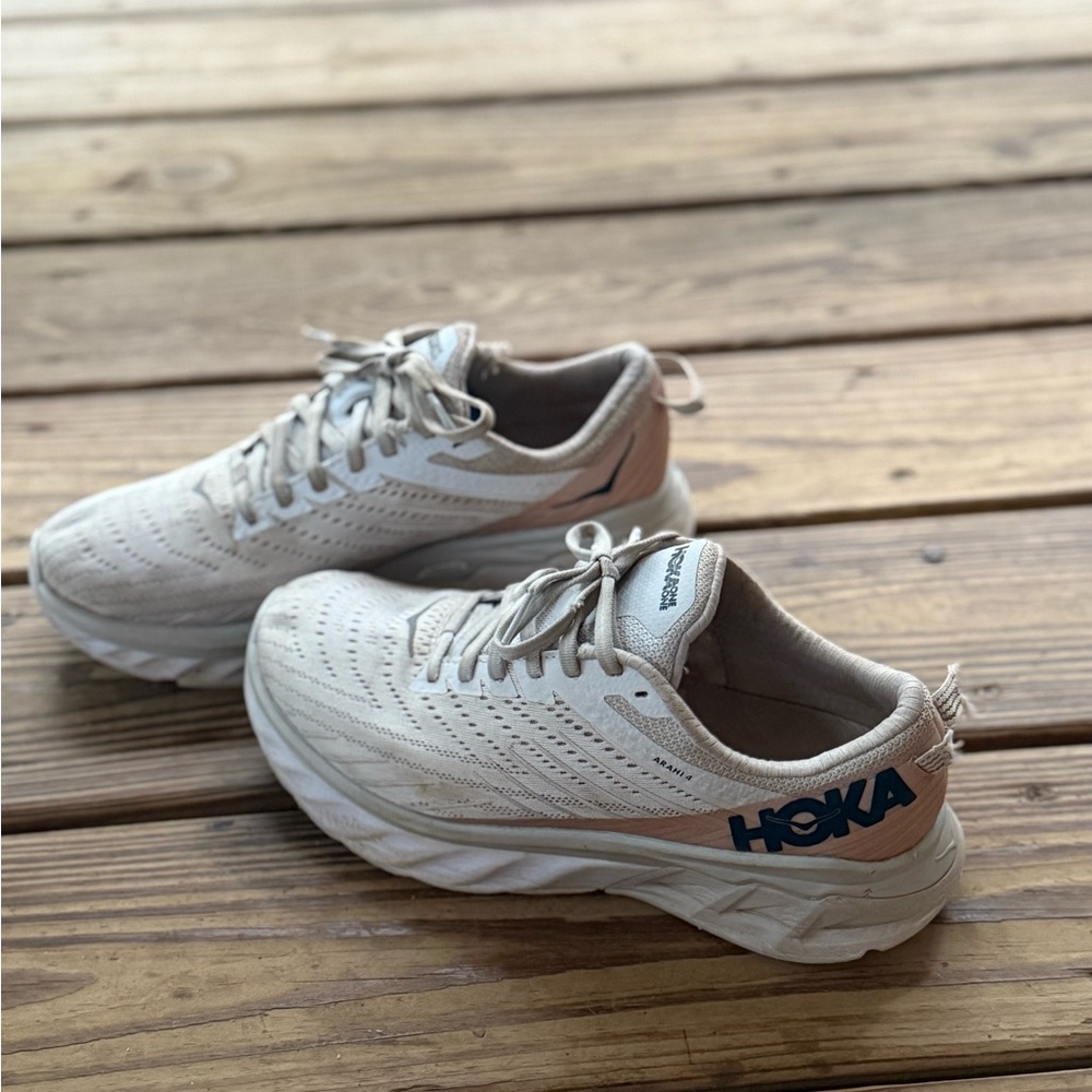 Hoka | Arahi 4